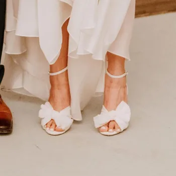 Kadın Moda Sandalet Kalın Topuk Yay İpek Sandalet Nötr Rahat Retro Toka Pilili papyon yüksek topuklu ayakkabı Düz Sandalet