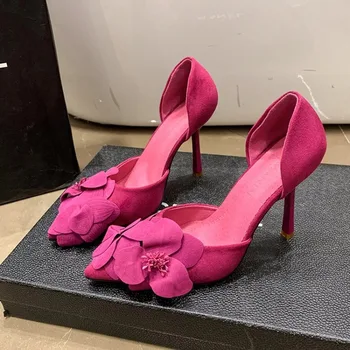 Kadınlar için ayakkabı Gül Kırmızı Çiçek Dekoratif Yüksek Topuklu Kadın Pompaları Seksi ve Şık Fransız İnce Topuk Sivri Tek Ayakkabı