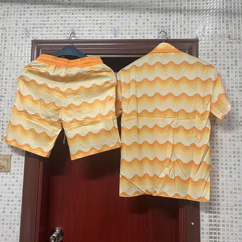 2023 Yaz Yeni Kazablanka Erkek Gömlek Seti Sarı Dalga Baskı Nefes Kazablanka kısa pantolon Takım Elbise Hawaii Kısa Kollu Gömlek
