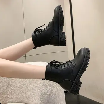 Kadınlar için kısa ayakkabı Savaş Yuvarlak Ayak Kadın yarım çizmeler Punk Tarzı Ayakkabı Danteller ile Patik Siyah Dantel-up Çalışma Sıcak Pu Çizme