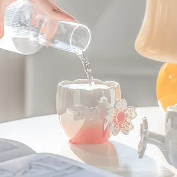Yaratıcı Kiraz Çiçeği Grip Seramik Kupalar Lüks Degrade Renk Kahve Fincanları Su Süt Kupa Ev Mutfak Dekorasyon Drinkware