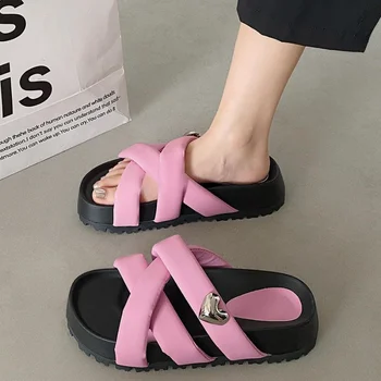 Kaymaz kalın taban terlik kadınlar için giymek dışında yaz, 2023 yeni süper sıcak plaj sandaletleri kadın ayakkabı